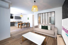 ANGELIE - Appartement 2 pièces - 2 personnes - Situé dans le Carré d'Or de St-Denis, dans une résidence au calme, à côté du Carré Cathédrale, quartier le plus animé et recherché avec ses bars et resta